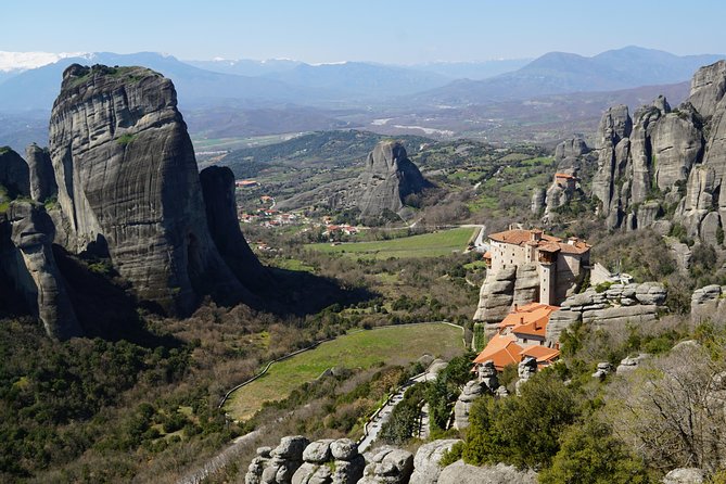 2 Days Private Tour: Delphi & Meteora - The cross-country drive to Kalambaka