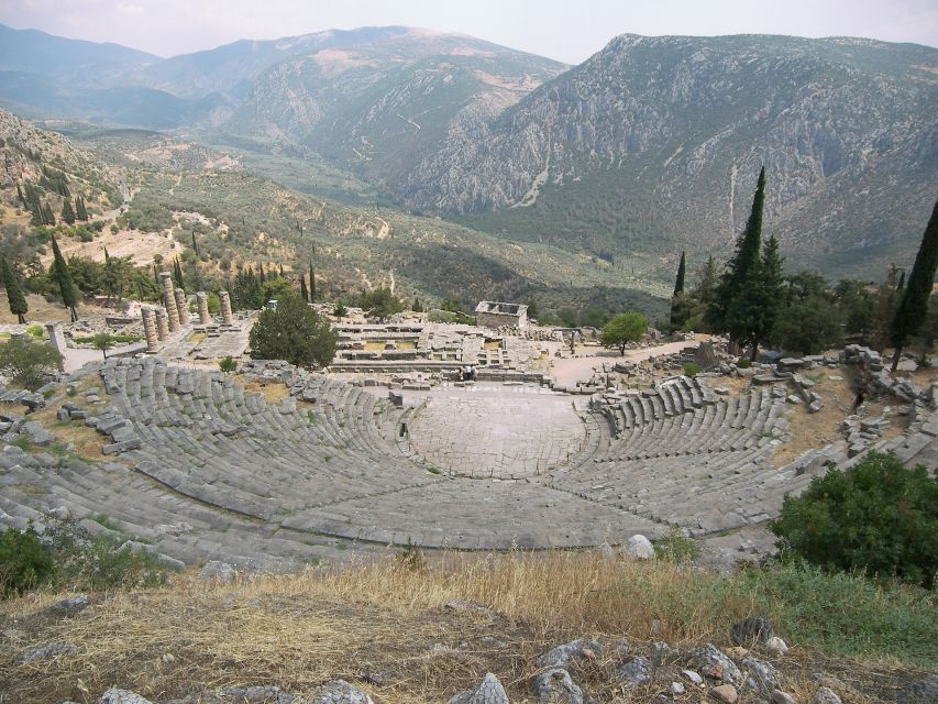 2 days Spanish guided tour in Delphi and Meteora - The road to Meteora and the overnight stop