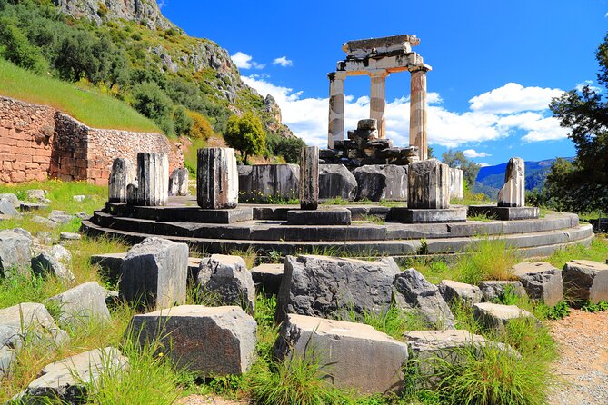 4-Day Greece Highlights Tour: Epidaurus, Mycenae, Olympia, Delphi and Meteora - Meteora’s monasteries and the return to Athens