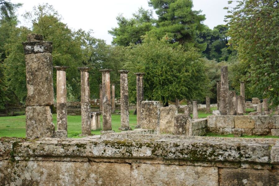4-Day Tour of Mycenae, Epidaurus, Olympia, Delphi & Meteora - Coach time, walking and group pace