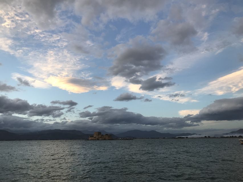 4-Day Tour of Mycenae, Epidaurus, Olympia, Delphi & Meteora - Pickup, language and packing details