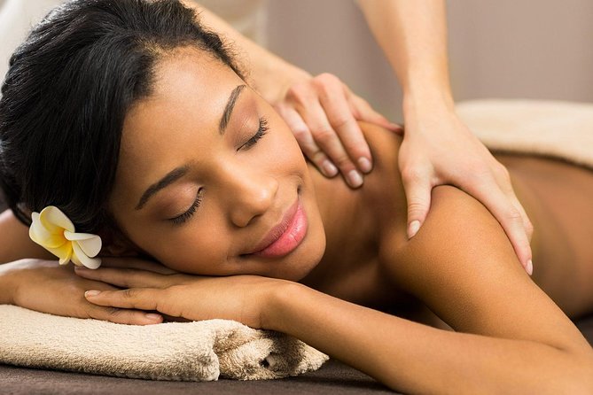 Aroma Massage - Enjoy a complete Spa experience from the comfort of your room - What happens when the therapist arrives