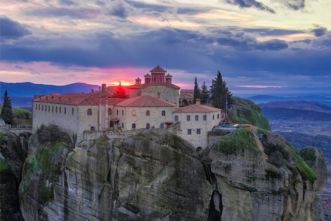 Athens: 3 days 2 nights Meteora with small size tours & hotel - Day one: Meteora in the evening light