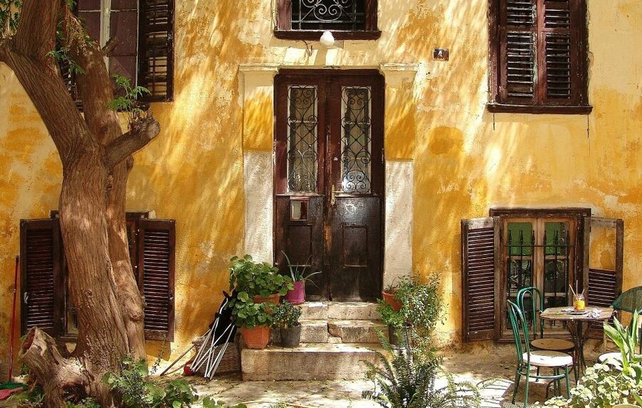 Athens:Acropolis - Historical Center Walking Tour in Spanish - Walk through Plaka and past the Ancient Agora