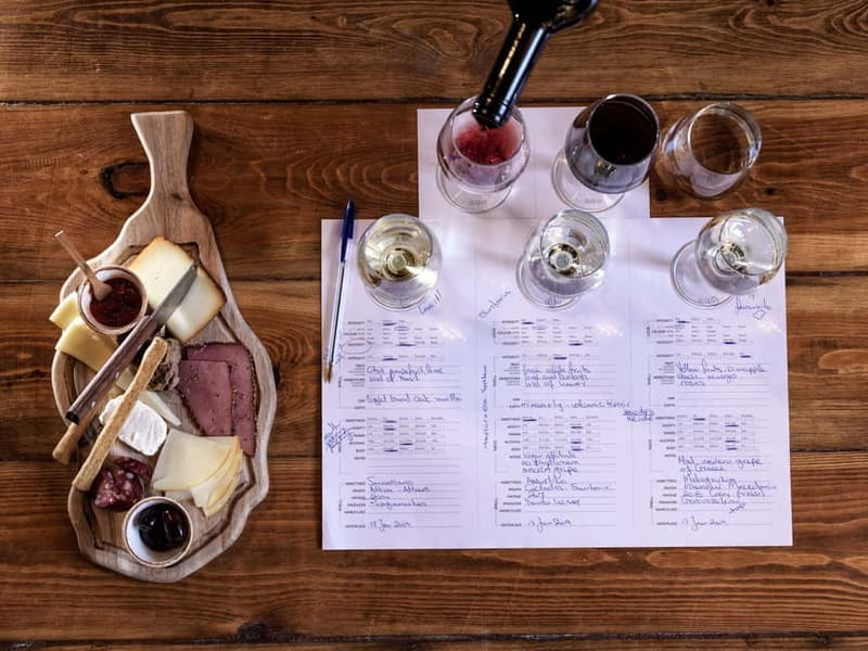 Athens: Acropolis Wine Tasting with Cheese and Olives - Five Greek wines, one useful tasting lesson