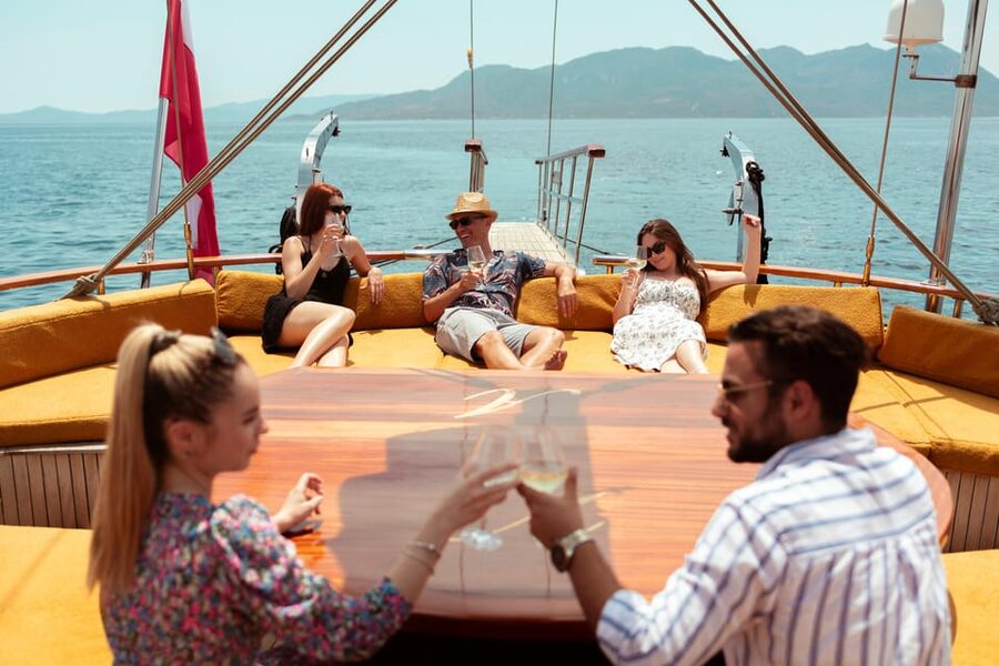 Athens: Agistri, Metopi & Aegina Cruise with Meals & Drinks - Aegina: pistachios, cafés, and ancient remains