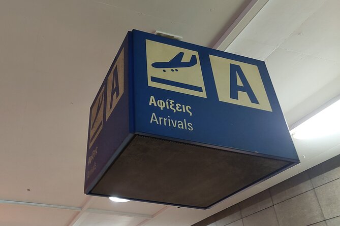 Athens Airport to Athens Hotels Private Transfer with Meet&Greet - Choosing a sedan or minivan