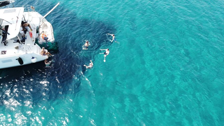 Athens: Catamaran Cruise with Fresh Lunch and Wine - Vouliagmeni Bay and lunch near Voula
