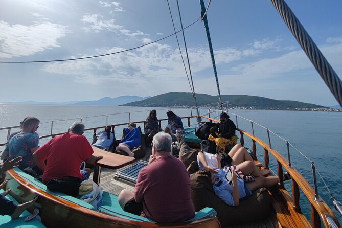 Athens cruise: Agistri, Moni/Metopi, Aegina with lunch & drinks - Aegina: pistachios, town streets, and a final wander