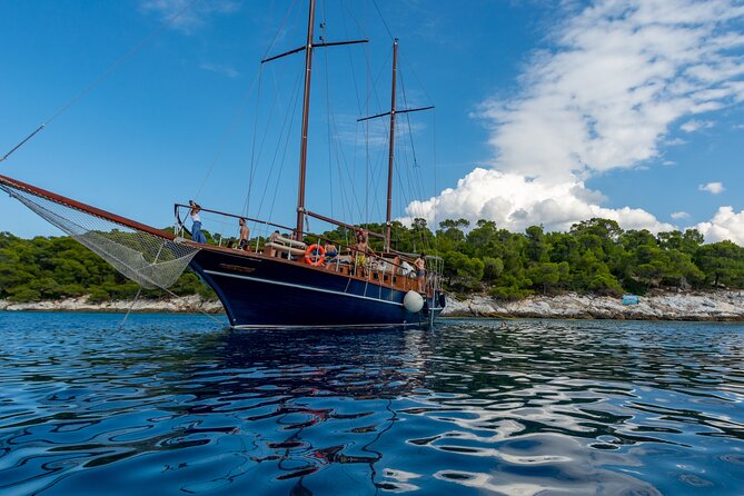 Athens Day Cruise: 3 Islands Tour in the Saronic Gulf with Lunch - Food, drinks, and what the fare covers