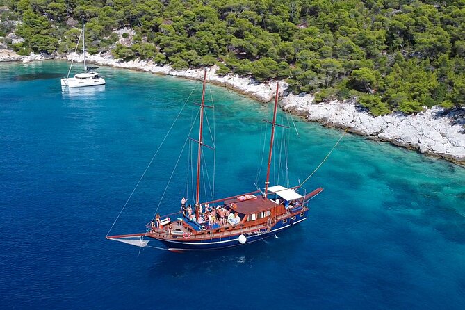 Athens Day Cruise: 3 Islands Tour in the Saronic Gulf with Lunch - Shade, comfort, and practical things to bring