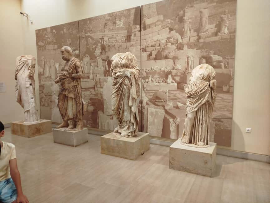 Athens: Delphi and Arachova Day Trip with Guide - Seeing the Charioteer in the Delphi Museum