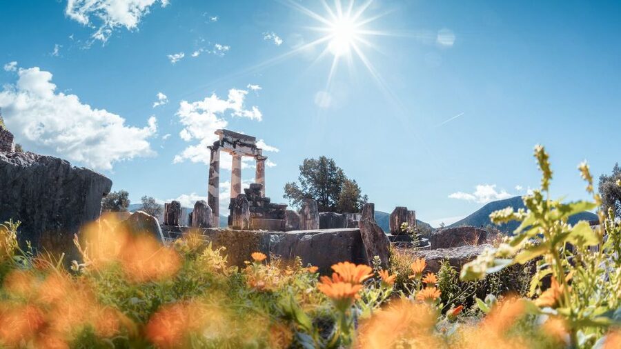 Athens: Delphi, Corycian Cave, and 300 Battlefield Day Trip - Delphi rewards a focused two hours