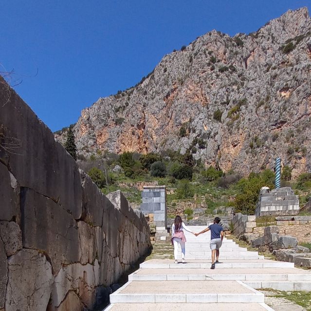 Athens: Delphi, Corycian Cave, and 300 Battlefield Day Trip - Arachova is a quick mountain pause