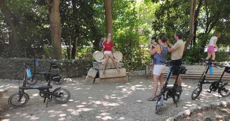Athens: Discover the City Electric Bike Tour - What the guide adds to the ride