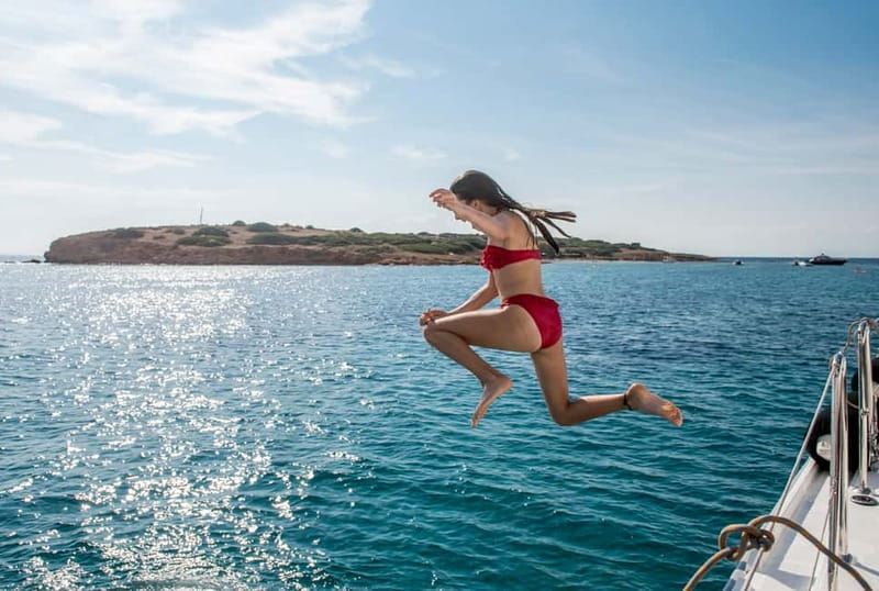 Athens: Half-Day Morning Catamaran Cruise with Meal & Drinks - Lunch, wine, and the crew’s personal touch