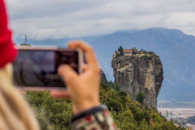 Athens: Meteora Monasteries, Caves & Coastal Stopovers with Lunch - Dress, weather, and walking