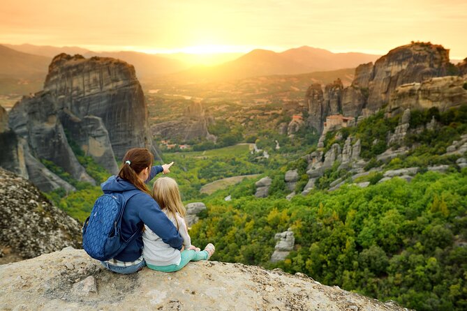 Athens: Meteora Monasteries, Caves & Coastal Stopovers with Lunch - A lunch break in Kastraki