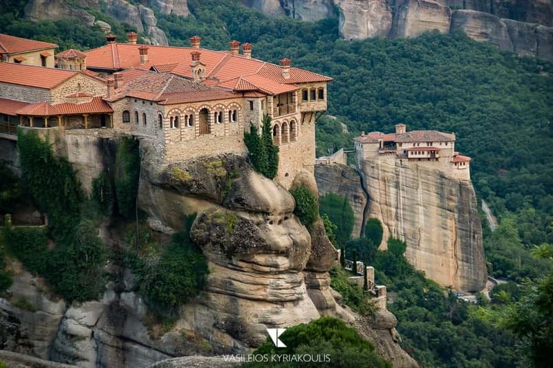 Athens: Meteora Monasteries Day Trip with Caves and Lunch - The Athens departure sets the tone for a long day