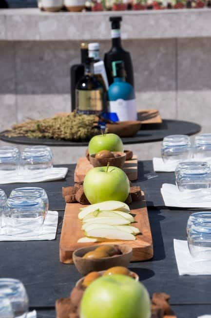 ''Athens Olive Oil Tasting'' - Four award-winning oils and a guided comparison