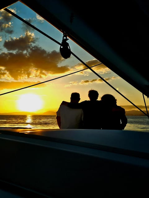 Athens: Riviera Catamaran Tour with Fresh Meal and Drinks - What the five-hour timing feels like