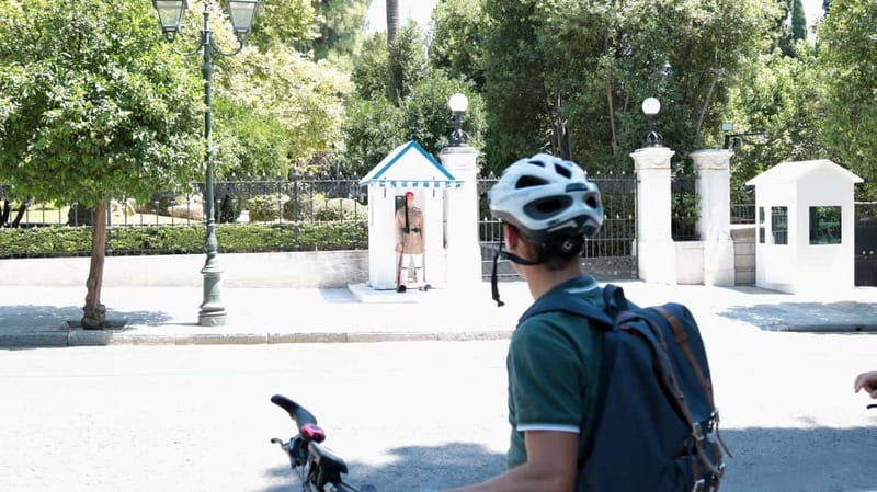 Athens: Small-Group E-Bike Tour of Historic Highlights - A koulouri pause in Psiri