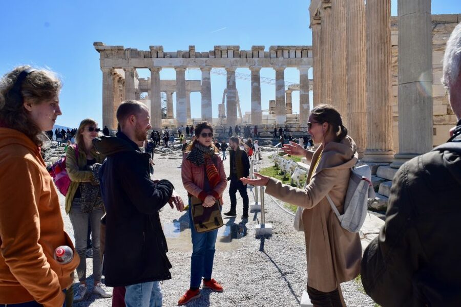 Athens: The Acropolis Guided Walking Tour in Dutch - Passing through the Propylaea
