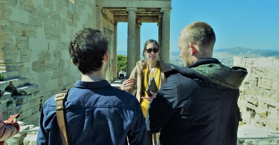 Athens: The Acropolis Guided Walking Tour in German - What the guide adds in German