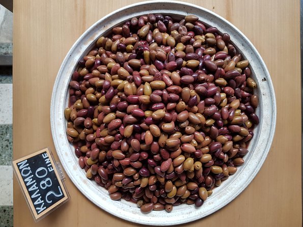 Athens: The Classic Food Tasting Tour - How the small group and guide shape the experience