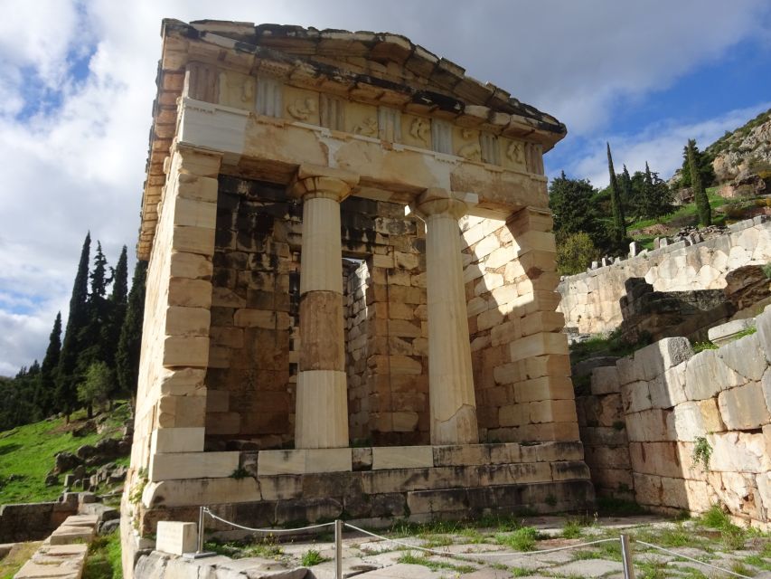 Delphi and Meteora: 2-Day Bus Tour from Athens - The long drive north through central Greece