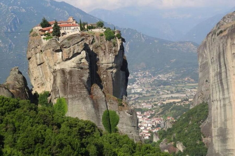 Delphi and Meteora: 2-Day Bus Tour from Athens - An overnight in Kalambaka