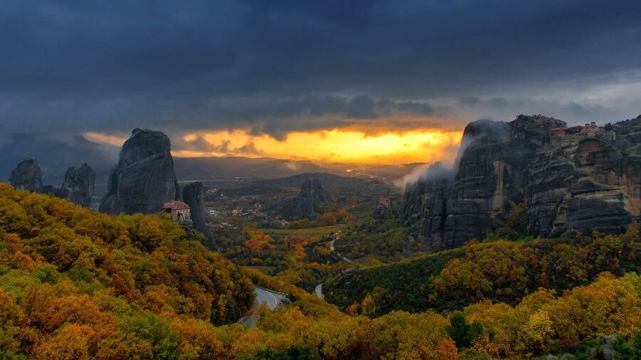 From Athens: 3 Days in Meteora & Delphi with Tours & Hotel - At a glance