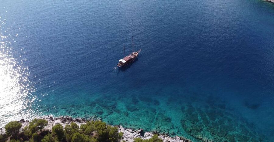 From Athens: Aegina, Agistri and Metopi Day Cruise w/ Lunch - A long, easy stretch at sea