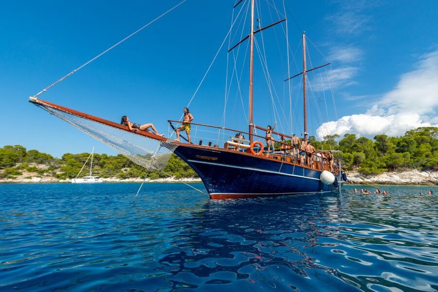 From Athens: Aegina, Agistri and Metopi Day Cruise w/ Lunch - Lunch and a swim in open water
