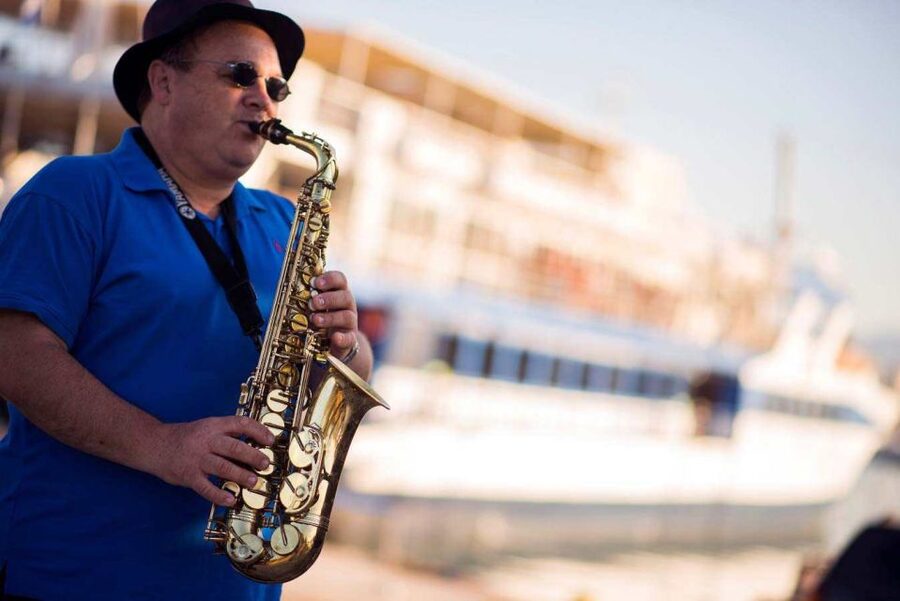 From Athens: Day Cruise to Hydra, Poros & Aegina with Lunch - A comfortable ship, with a long stretch at sea