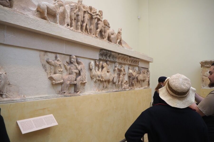 From Athens: Day Tour to Delphi - Reading Delphi’s sanctuary with a guide