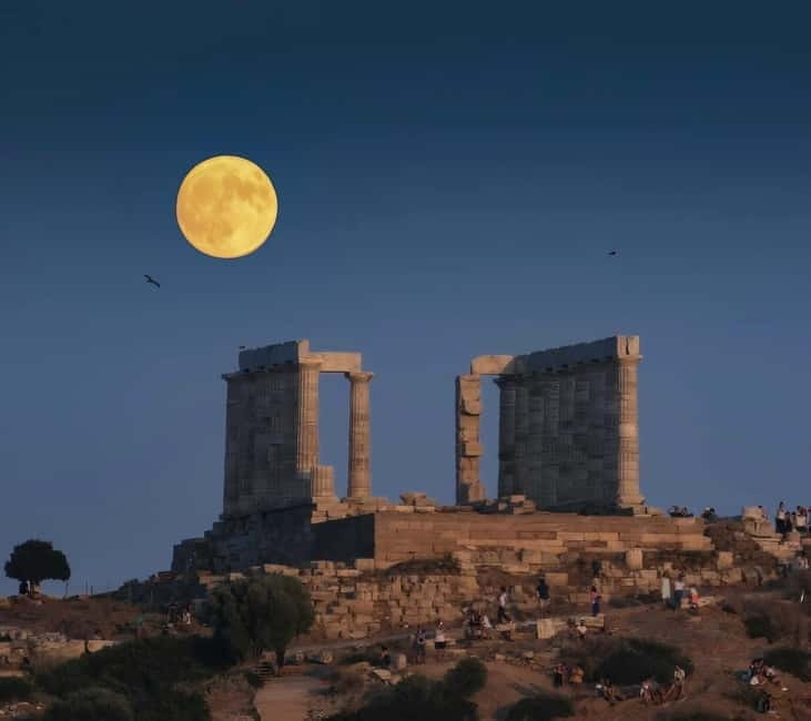 From Athens: Lake Vouliagmeni Spa & Temple of Poseidon Tour - From Athens streets to the Attica coast