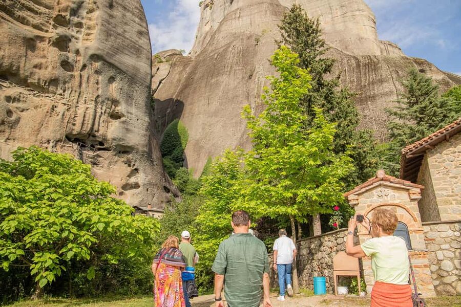 From Athens: Meteora Monasteries and Hermit Caves Tour - Lunch near the rocks