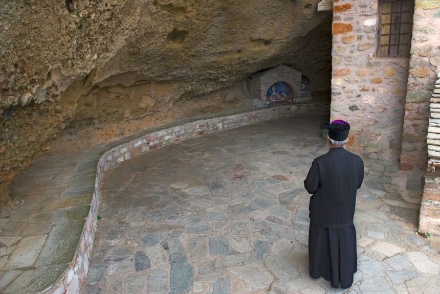 From Athens: Meteora Monasteries and Hermit Caves Tour - Who should book this trip