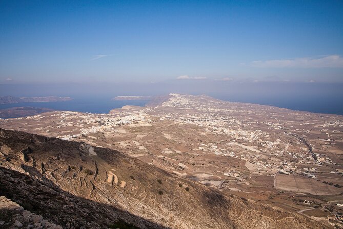 Private Tour: Santorini Highlights with Akrotiri - Oia: an hour among the famous lanes