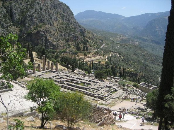 Thermopylae, Meteora and Delphi Private Full Day Tour - Thermopylae: a battlefield with a modest memorial