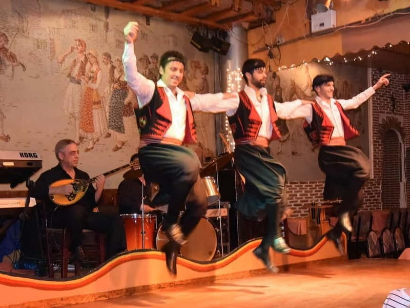 Traditional Greek Show in Plaka with Dinner - Greek music and dancing take center stage