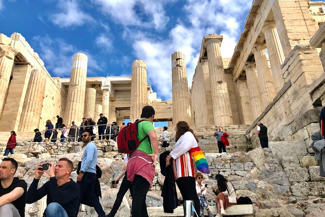 Visit of the Acropolis with an official guide in Spanish - The Erechtheion and the famous Caryatids